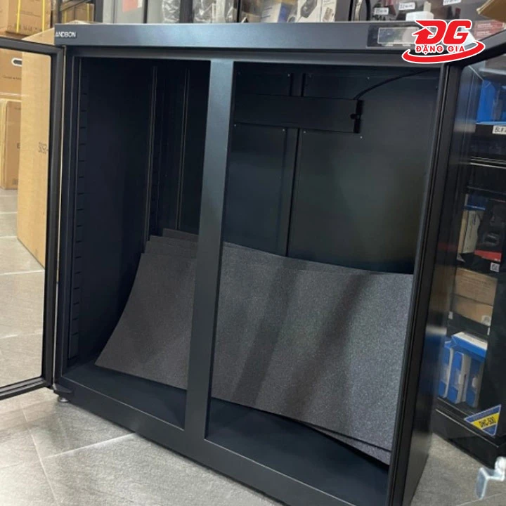 khoang chứa của tủ chống ẩm 250L