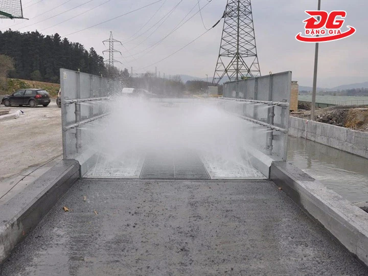 vận hành máy rửa xe công trình