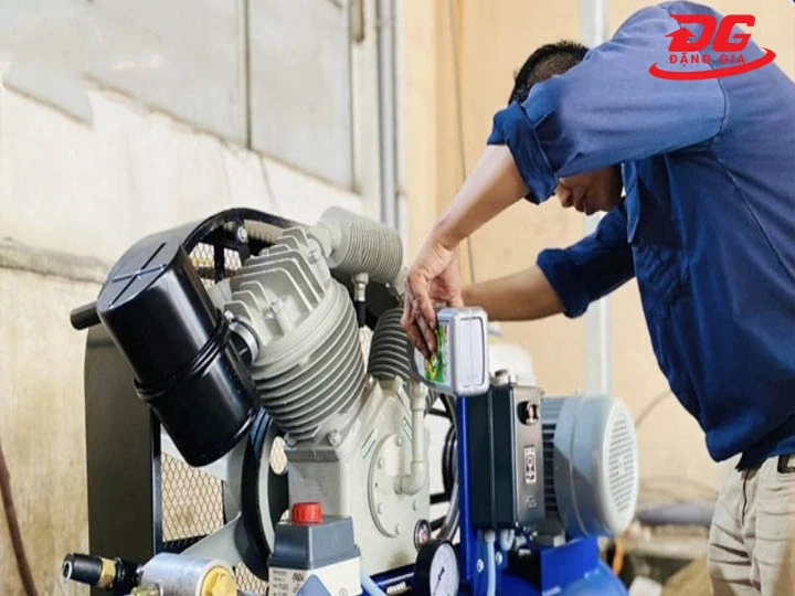 Có tiếng rít lên khi khởi động máy