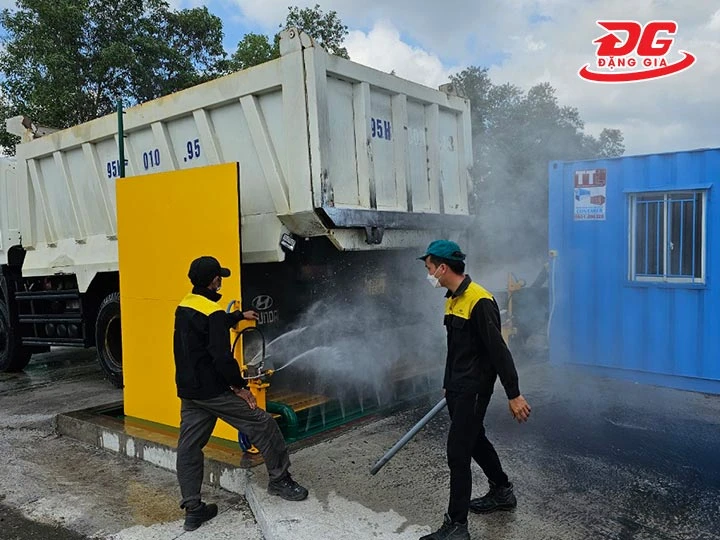 máy rửa xe công trình go go