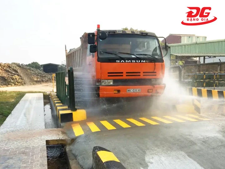 máy rửa xe công trình