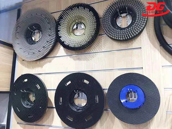 chọn phụ kiện máy chà sàn