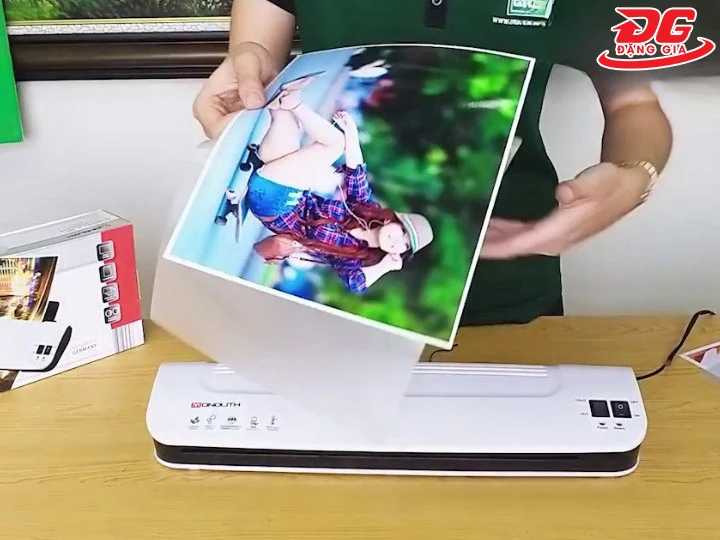 sử dụng máy ép plastic khổ A3 OL-389