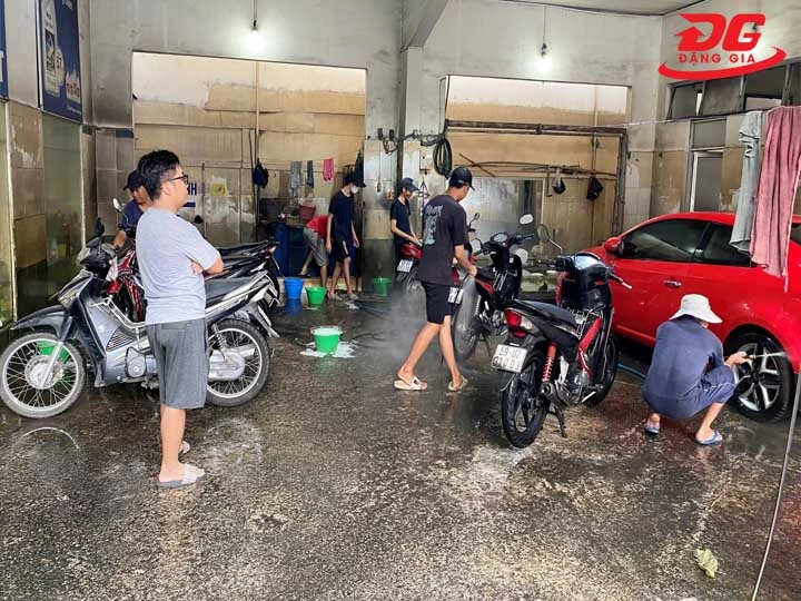 Tiệm rửa xe Tiến Dũng