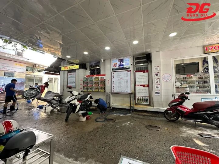 Tiệm rửa xe quận 3 Hậu