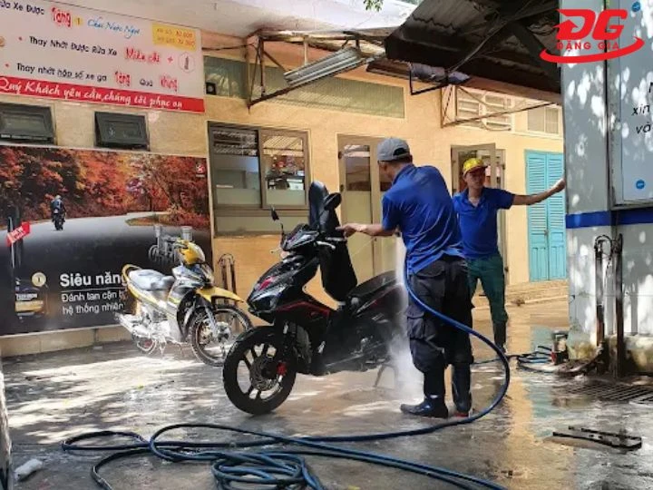 Tiệm rửa xe quận 3 Phi