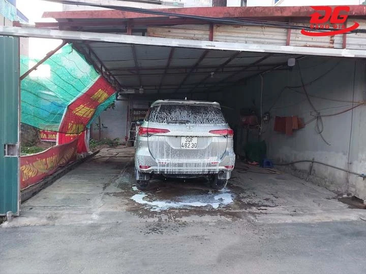 Rửa xe ô tô, xe máy Ký Gửi