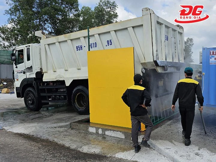 Máy rửa xe Go&Go xe công trình