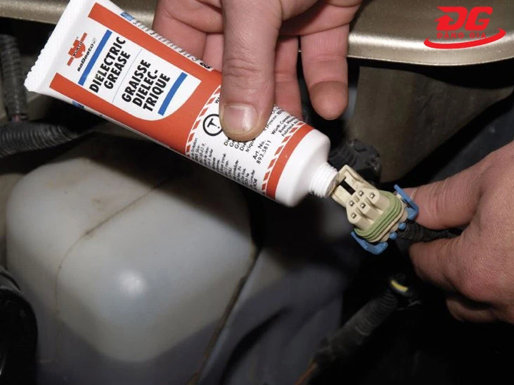 sử dụng mỡ cách điện