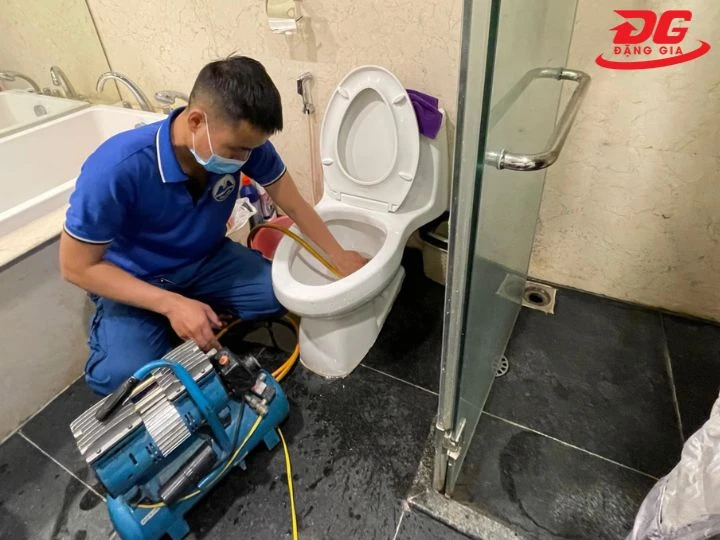 Quy trình thông cống bằng máy nén khí