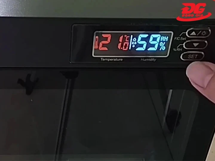 cách sử dụng Tủ chống ẩm 1000L