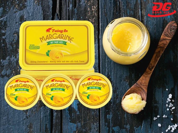 Vệ sinh vết nhựa đường trên giày bằng bơ