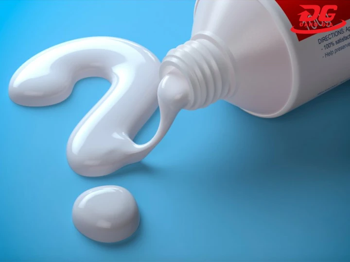 Tẩy vết nhựa đường bằng kem đánh răng