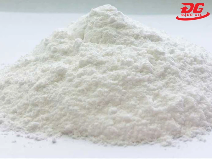 tẩy nhựa đường dính trên giày bằng vôi