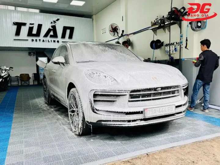 Tiệm rửa xe Nha Trang Tuấn