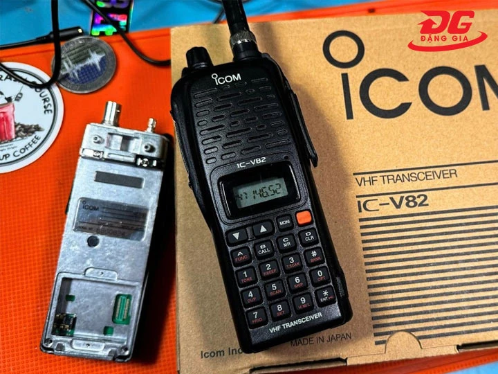 bộ đàm cầm tay icom ic-v82-do-ben-cao-dung-luong-pin-lon