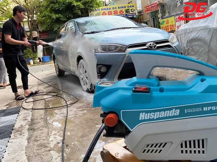 máy xịt rửa xe 1800W