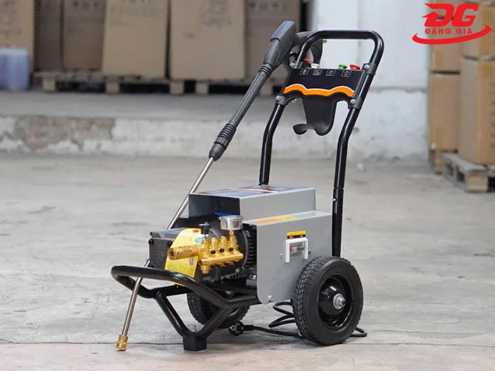 máy rửa xe cao áp Lutian 80/2.2