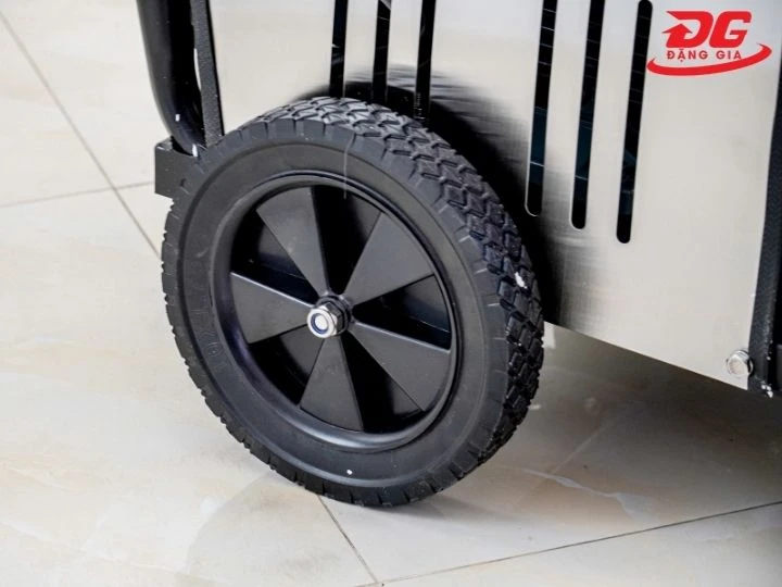 Máy rửa xe Kumisai 2000PSI có bánh xe cơ động