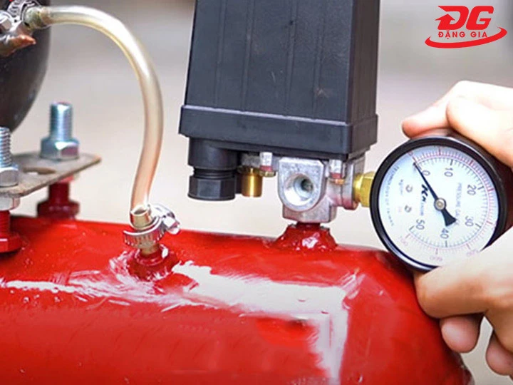 đồng hồ đo áp suất của Máy nén không khí Ergen