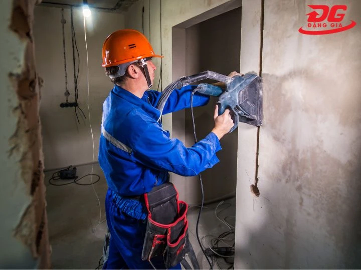 Cách dùng máy hút bụi cho máy cắt rãnh tường