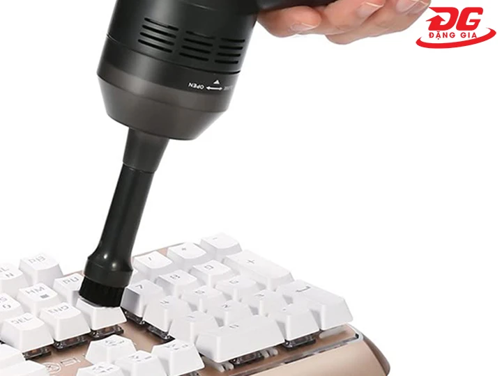 máy hút bụi bàn phím quét sạch khe kẽ khó nhằn