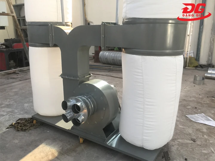 Được làm từ loại vải đặc biệt giúp giảm bụi thoát ra xuống gần như bằng 0