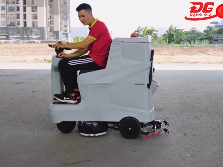 Máy chà sàn ngồi lái Supper Clean