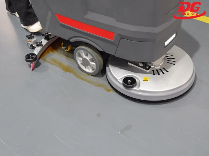 Máy chà sàn Supper Clean làm sạch mạnh mẽ