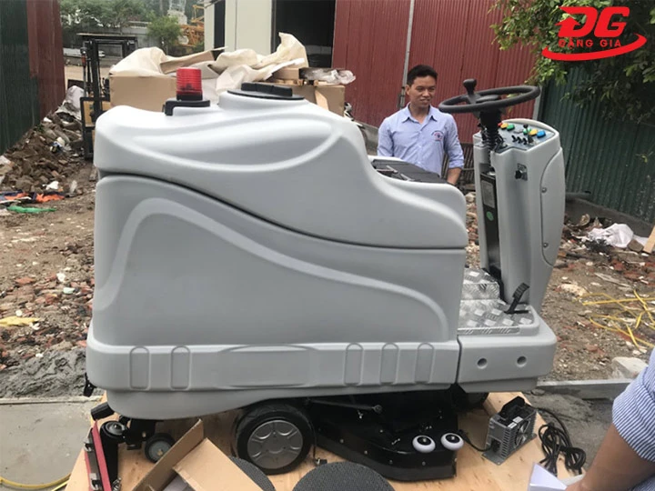 Máy chà sàn Supper Clean ngồi lái