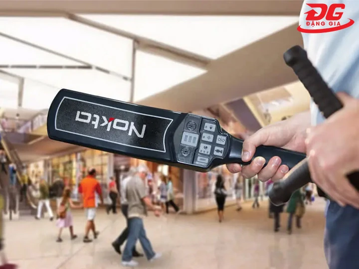 Máy dò kim loại Nokta cầm tay