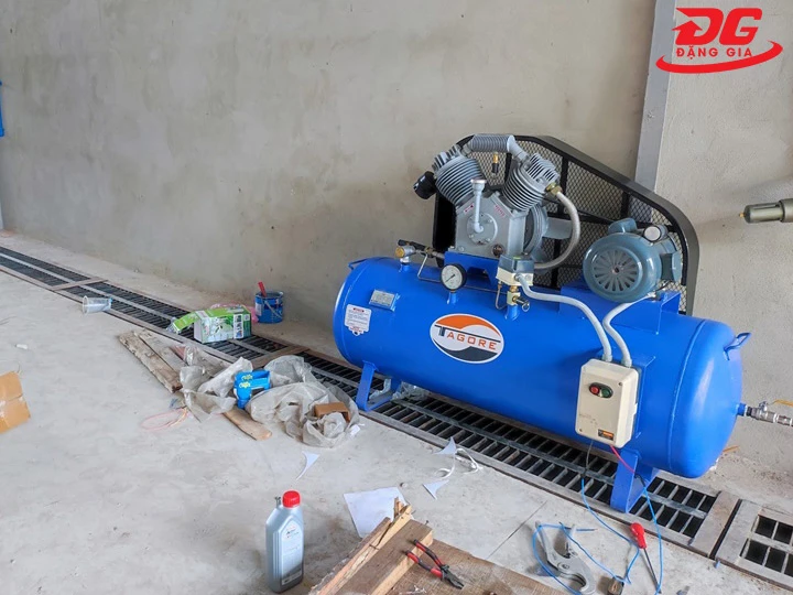 Máy nén khí rửa xe TAGORE 2.5HP 250L