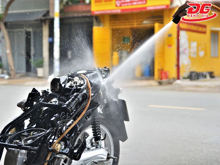 Rửa xe ô tô Quang Chiến Auto