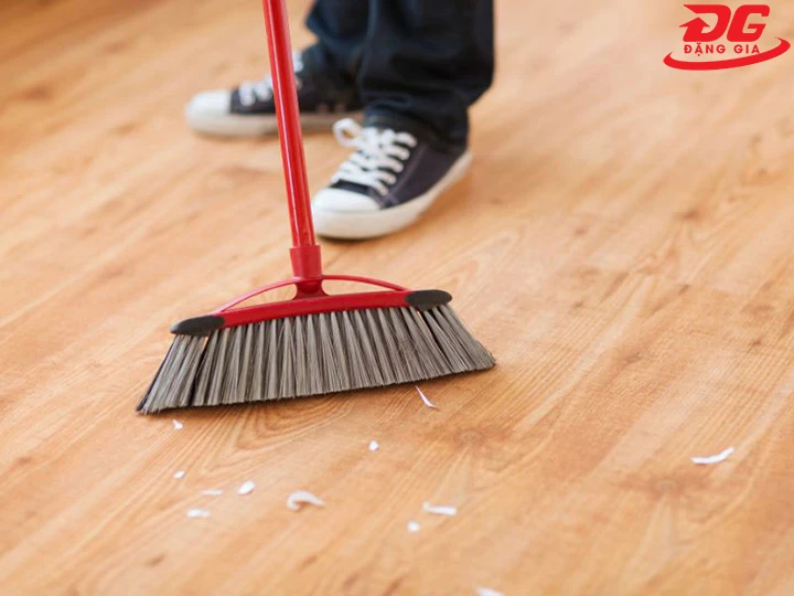 vệ sinh qua mặt sàn