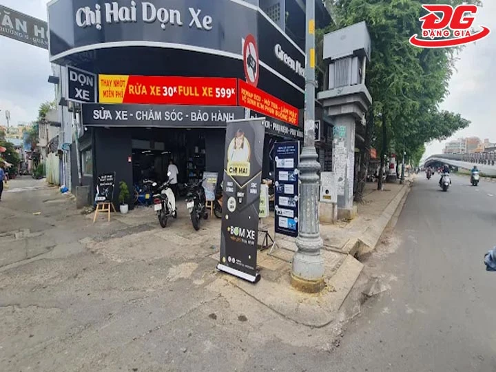 Quán chị Hai dọn xe 