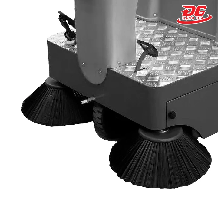 chân phang của xe quét rác Lavor