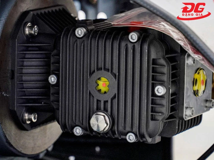 động cơ của máy rửa xe