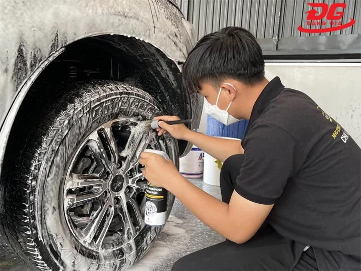 Rửa xe Vinh chuyên nghiệp tại Quận 9