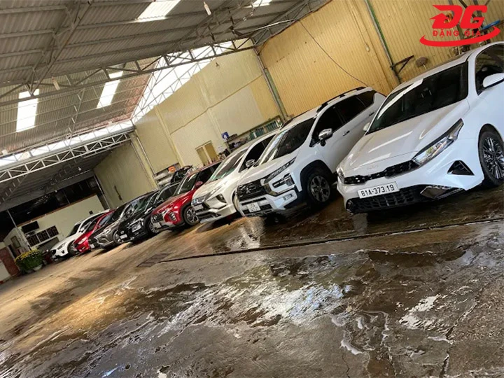 Tiệm rửa xe Luận