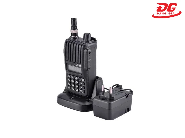 ICOM V80
