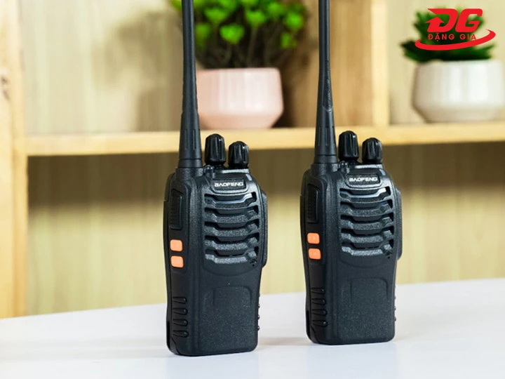Điện máy Đặng Gia bán bộ đàm có tai nghe chính hãng