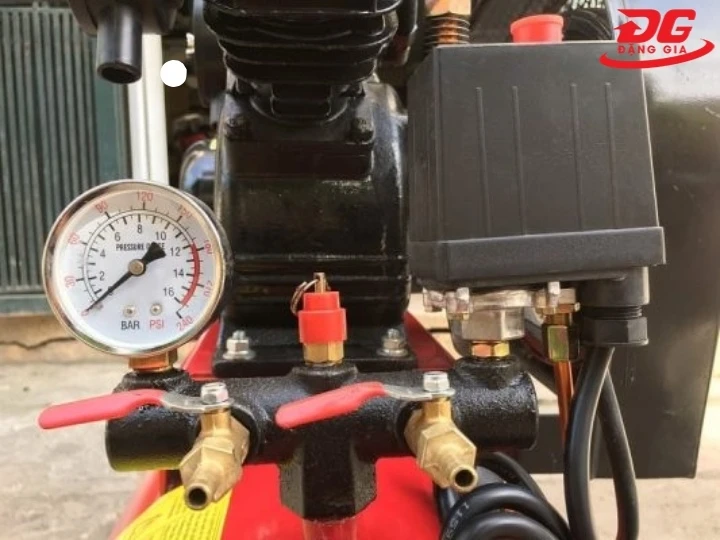 đồng hồ máy nén khí dây đai Wing TW-V-0.12/8-70L