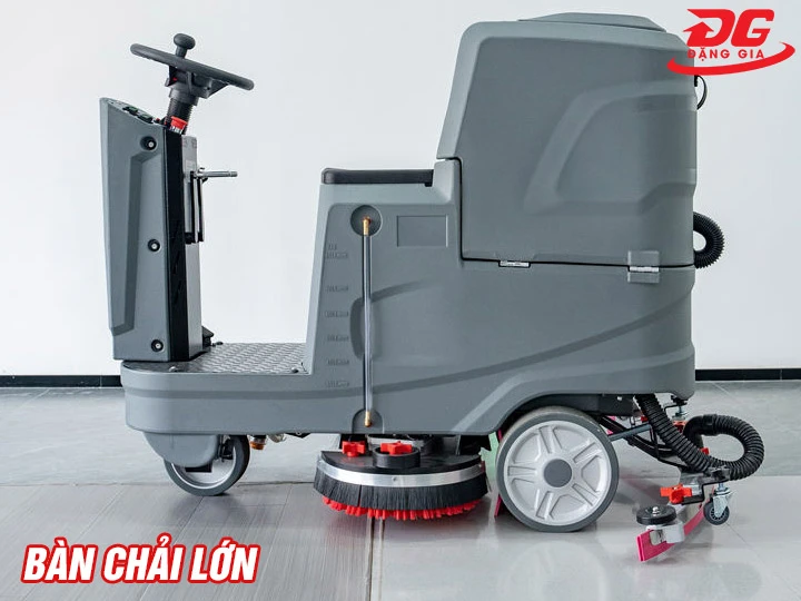 Bàn chải máy chà sàn ngồi lái Kumisai KMS 80
