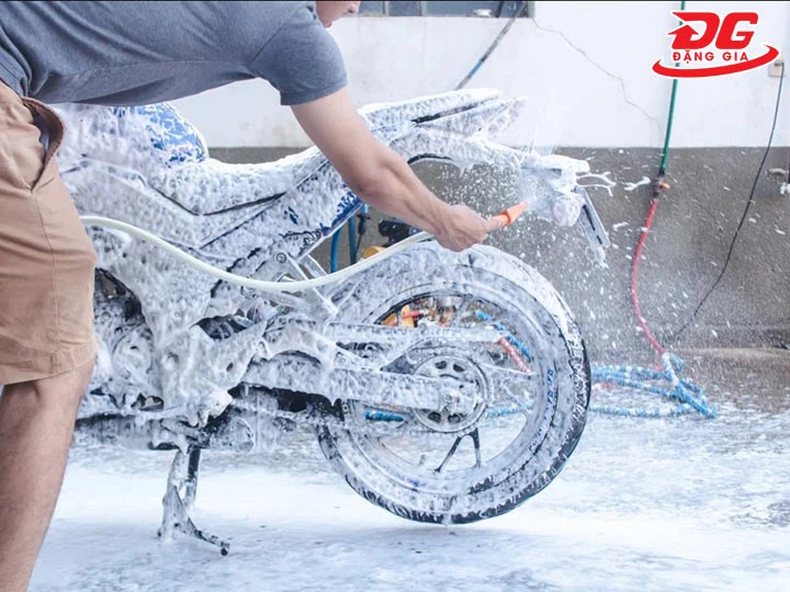 Dịch vụ rửa xe Đà Lạt Stop