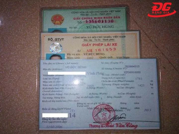 ép plastic đăng ký xe