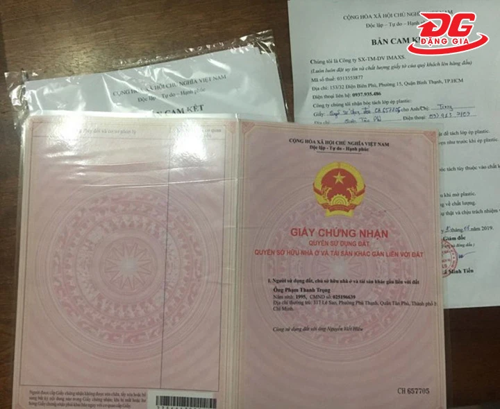 ép plastic sổ đỏ