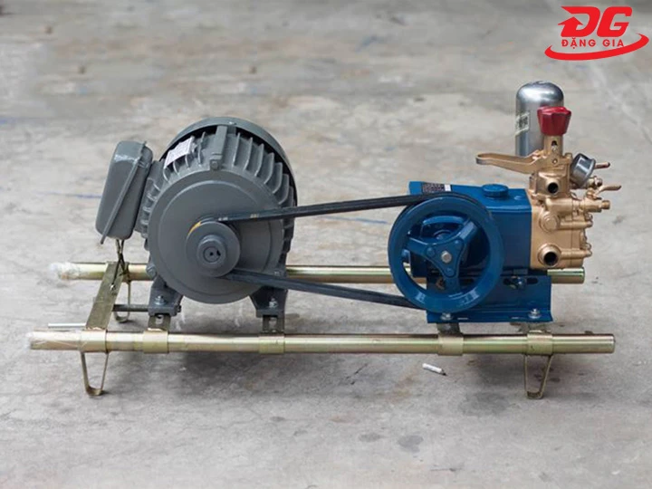 máy bơm rửa xe dây đai Trung Quốc