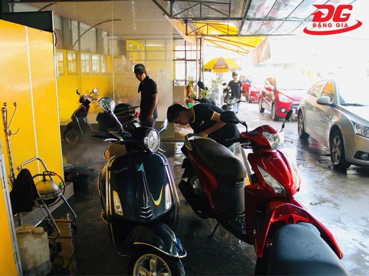 rửa xe long biên Máy móc hiện đại