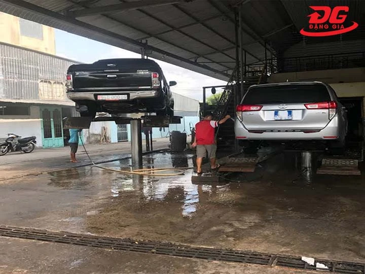 Tiệm rửa xe Tân Gia Bảo