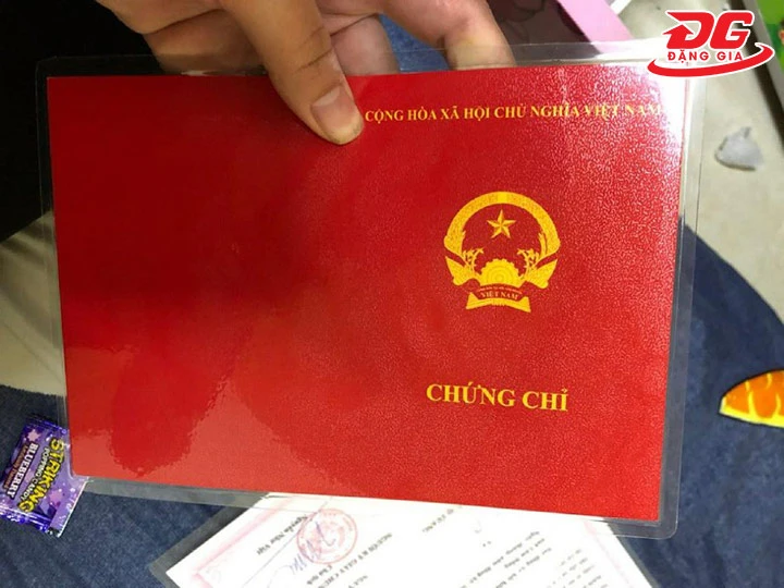 ép plastic bằng đại học